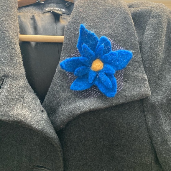 Hand Felted Floral Pins Brooches - Picture 12 of 12